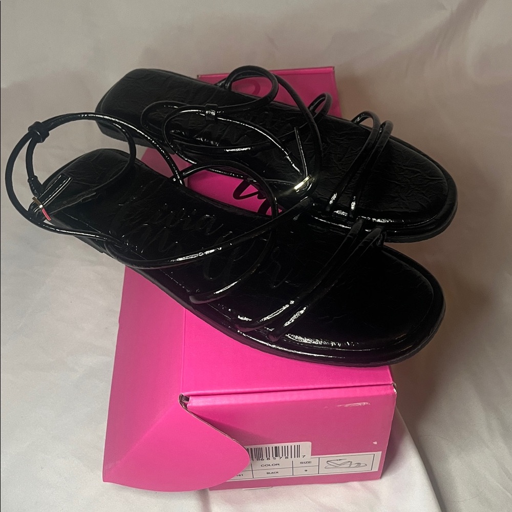 Olivia Miller Black sandals